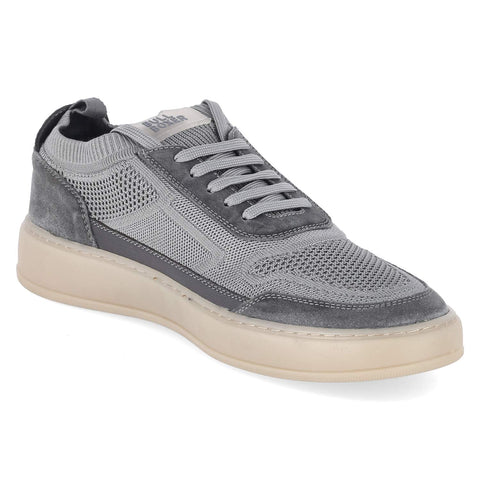 Low-Top Sneaker