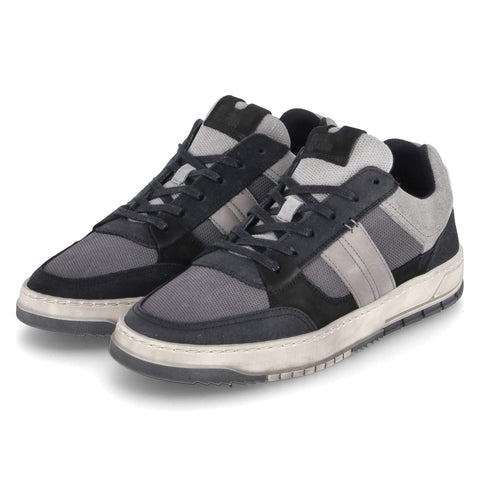 Low-Top Sneaker