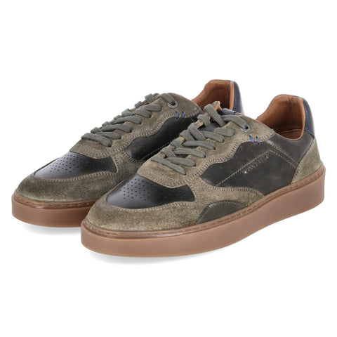Low-Top Sneaker