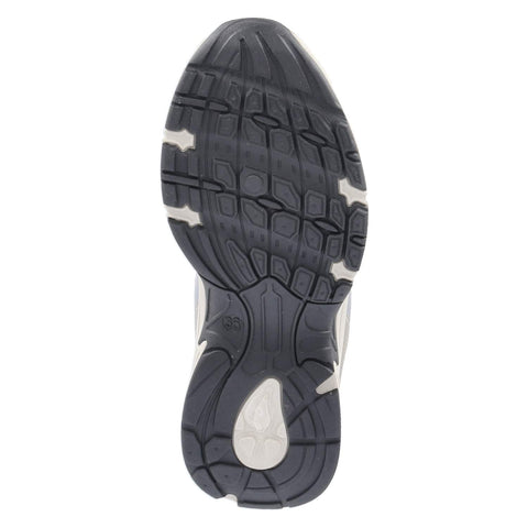 Low-Top Sneaker