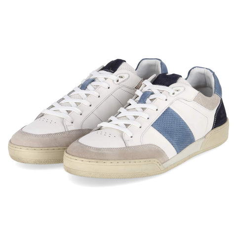 Low-Top Sneaker