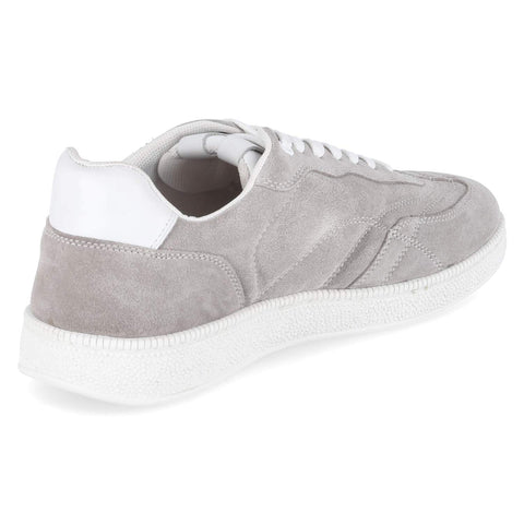 Low-Top Sneaker