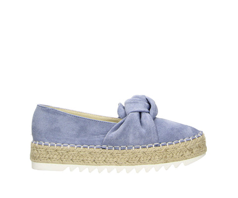 6VR155001 F4S Pastel Blue Leather Suede Espadrille

Add a pop of color to your look with this pastel blue espadrille. Crafted from soft leather suede, it features a stylish knotted detail and a classic braided jute sole, perfect for easygoing days when comfort meets elegance.