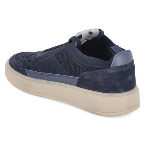 Low-Top Sneaker