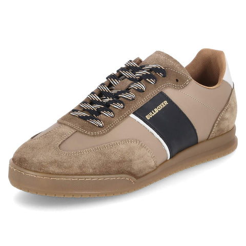 Low-Top Sneaker