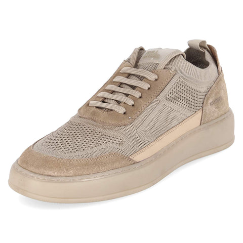 Low-Top Sneaker