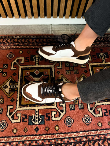 The Bullboxer 7LT0010101 1135 White-Dark Brown Leather Men's Sneaker is a great mix of casual and classy. With a clean white leather design and dark brown details, it’s easy to pair with any outfit, whether you’re running errands or heading out with friends.