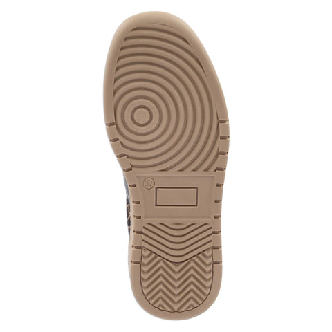 Low-Top Sneaker