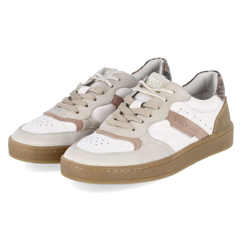 Low-Top Sneaker
