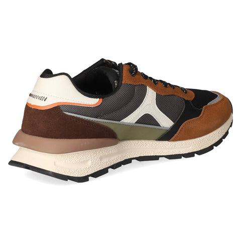 Low-Top Sneaker