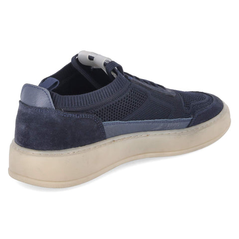 Low-Top Sneaker