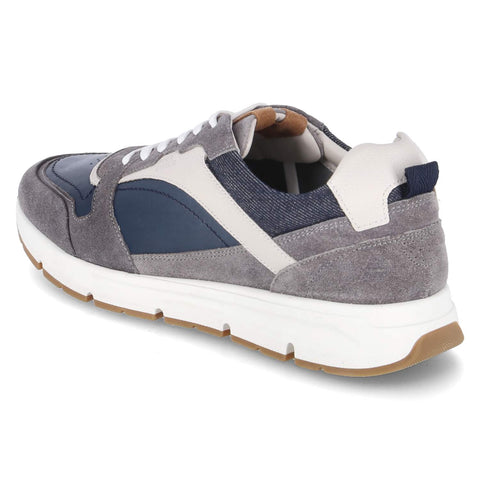 Low-Top Sneaker