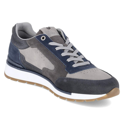 Low-Top Sneaker