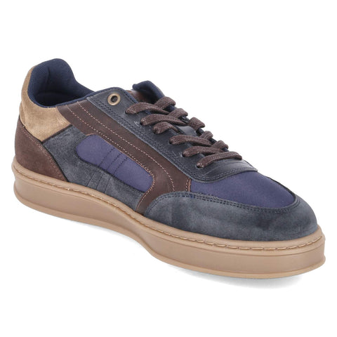 Low-Top Sneaker