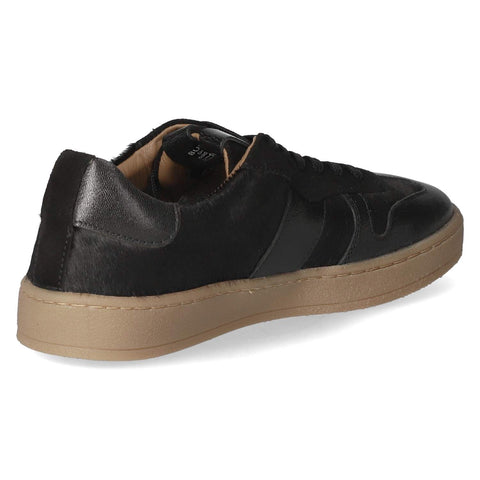 Low-Top Sneaker