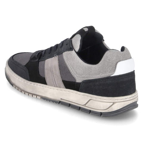 Low-Top Sneaker