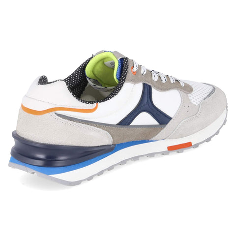 Low-Top Sneaker