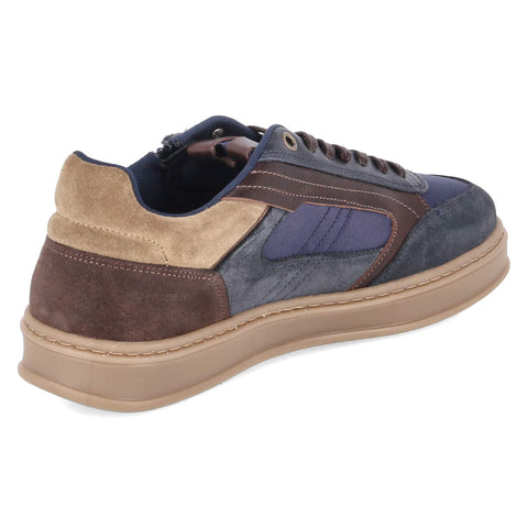 Low-Top Sneaker