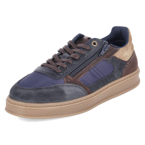 Low-Top Sneaker