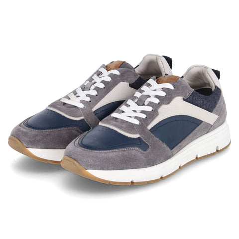 Low-Top Sneaker