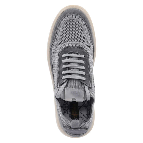 Low-Top Sneaker