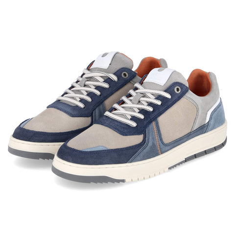 Low-Top Sneaker