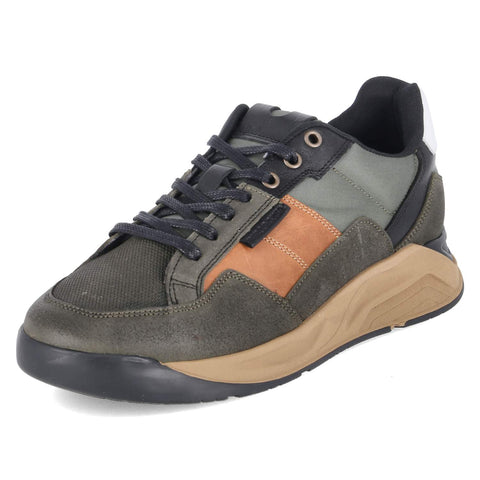 Low-Top Sneaker