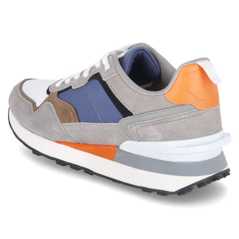 Low-Top Sneaker