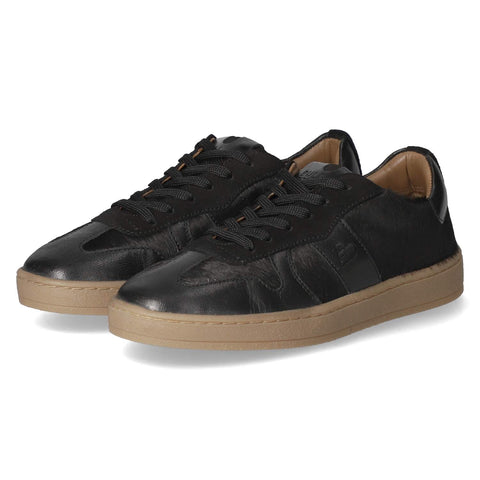 Low-Top Sneaker
