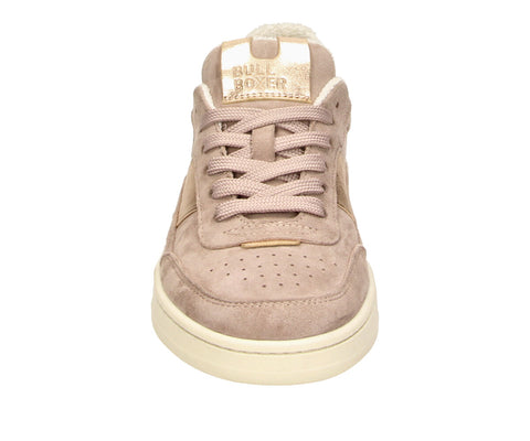 The 6CD0010101 7885 old pink-gold sneakers bring a soft, luxe vibe to your wardrobe. With an elegant old pink base and shimmering gold accents, these leather and suede low-tops are perfect for adding a touch of glamour to your everyday outfits