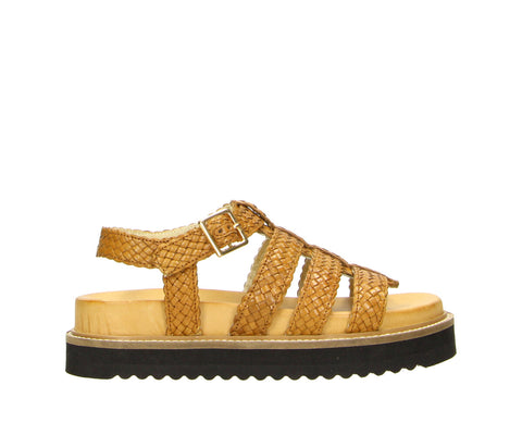 Make a stylish impression with the 6GL0091002 3300 cognac gladiator-style sandal. Featuring beautifully woven straps in a warm cognac hue and an adjustable buckle closure, this sandal pairs a bold design with everyday comfort. The flatform sole adds just the right amount of height to elevate any summer look.

Material
Crafted with premium materials for durability and a refined finish.

Specifications

Gladiator-inspired woven straps in rich cognac.
Adjustable buckle closure for a secure, custom fit.
Flatfor