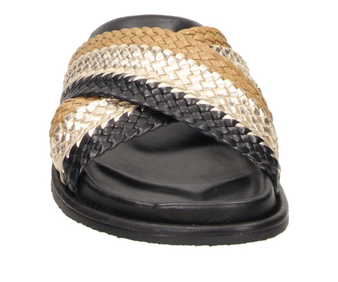 The 6RS0010701 2136 black-tan leather interwoven slippers bring a unique blend of style and craftsmanship to your summer wardrobe. These slip-on sandals are perfect for laid-back days and stylish evenings. Effortless and elegant, they’re your go-to for a polished yet relaxed vibe.