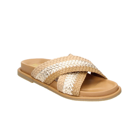 The 6RS0010701 3376 cognac-nude leather interwoven slippers are your go-to for laid-back sophistication. With their warm cognac and soft nude leather weave, these slip-ons add a stylish yet understated touch to any outfit. Perfect for casual days or elevated evenings, they combine comfort with timeless design.