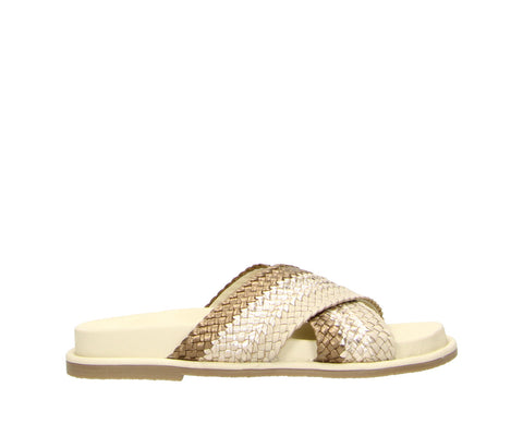 The 6RS0010701 3483 beige-bronze leather interwoven slippers blend neutral tones with a subtle shimmer for the perfect mix of elegance and ease. Featuring a chic interwoven design in soft beige and bronze leather, these slip-ons are versatile, stylish, and ready to elevate any warm-weather look.