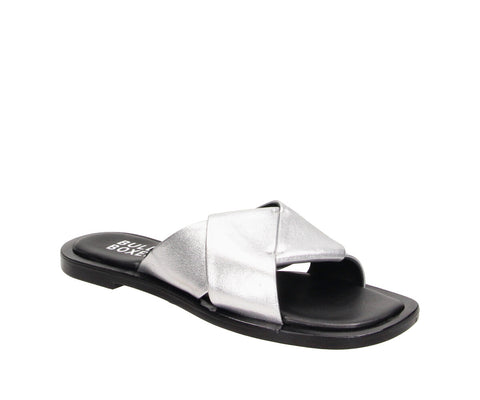 The 6RS0030701 8200 silver leather sandals are a perfect blend of elegance and edge. With their sleek silver finish and minimalist design, these sandals are your go-to for adding a touch of shine to any outfit. Whether it’s a casual day out or a night to remember, they’ll keep you stylish and comfortable.