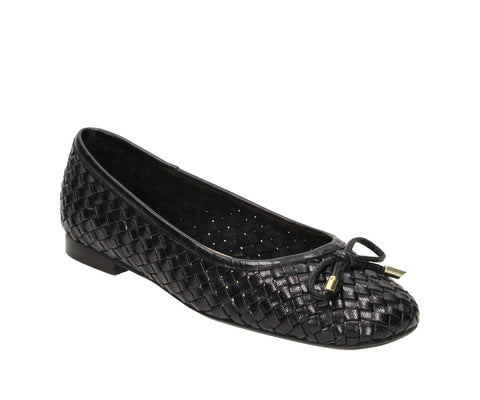 Elevate your footwear collection with the Bullboxer 6YY0842002 2100 Black Leather Interwoven Ballerina. Crafted from high-quality black leather, this ballerina features a sleek interwoven design that exudes sophistication and timeless style. Whether you're dressing up for a formal event or keeping it casual, these shoes add a touch of elegance to any outfit, offering the perfect balance of comfort and chic appeal.