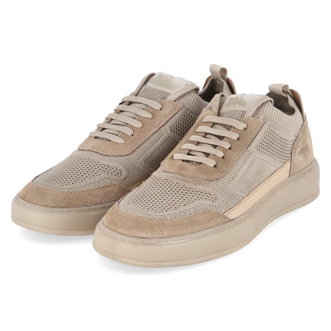 Low-Top Sneaker