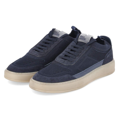 Low-Top Sneaker