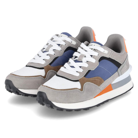 Low-Top Sneaker