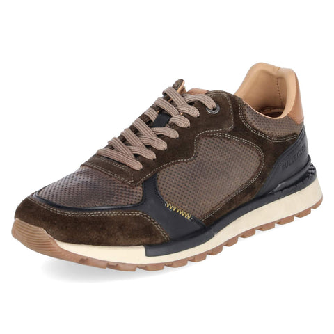 Low-Top Sneaker