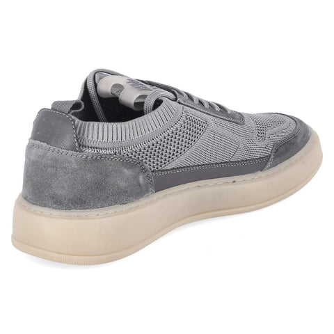 Low-Top Sneaker