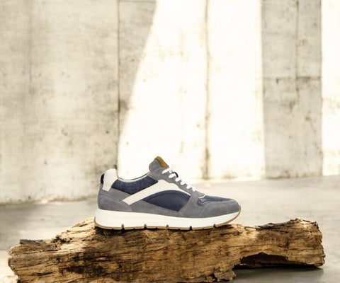 The 7YY0740102 5141 Grey-Navy Leather Men's Sneaker combines cool, contemporary style with everyday comfort. Featuring a sleek grey and navy leather design, this sneaker is perfect for casual outings or any adventure that calls for a modern look.