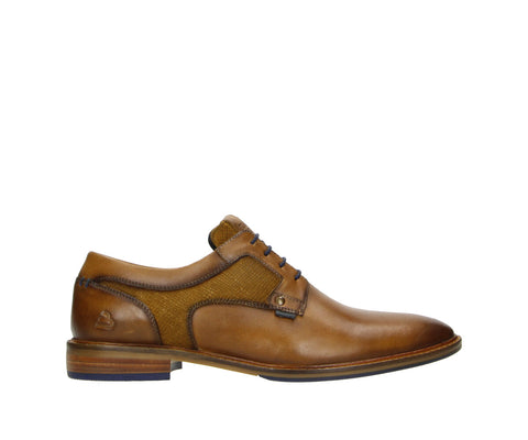 The Bullboxer 7YY0850301 3300 Cognac Leather Combi Men's Shoe blends classic sophistication with a contemporary edge. Featuring a rich cognac leather upper with a stylish combi finish, this shoe offers a warm and refined look that easily transitions from business to casual wear.