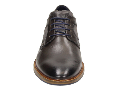 The Bullboxer 7YY0850301 5300 Dark Grey Leather Combi Men's Shoe offers a sleek and sophisticated design that pairs perfectly with any modern wardrobe. Featuring a dark grey leather upper with a unique combi finish, this shoe adds an elegant yet bold touch to your look, whether you're at work or out for a casual outing.