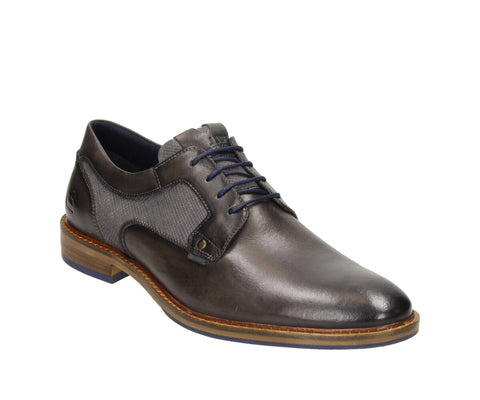 The Bullboxer 7YY0850301 5300 Dark Grey Leather Combi Men's Shoe offers a sleek and sophisticated design that pairs perfectly with any modern wardrobe. Featuring a dark grey leather upper with a unique combi finish, this shoe adds an elegant yet bold touch to your look, whether you're at work or out for a casual outing.