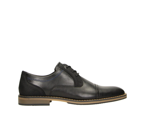 Make a statement with the Bullboxer 7ZZ1370301 2121 Black-Black PU Men's Shoe. Designed with a minimalist black-on-black finish, this shoe is perfect for formal events, office wear, or elevating your casual outfits with a touch of elegance.