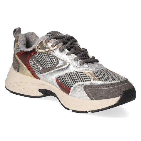 Low-Top Sneaker