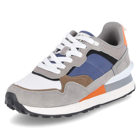 Low-Top Sneaker