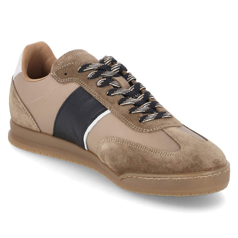 Low-Top Sneaker