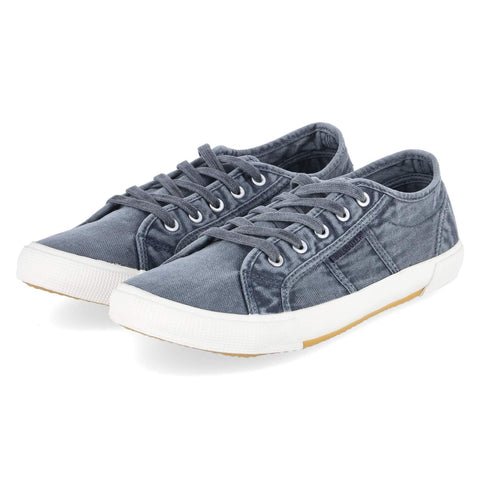 Low-Top Sneaker